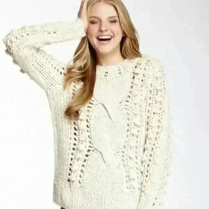 HANDKNIT WOMENS WARMSWEATER beige
